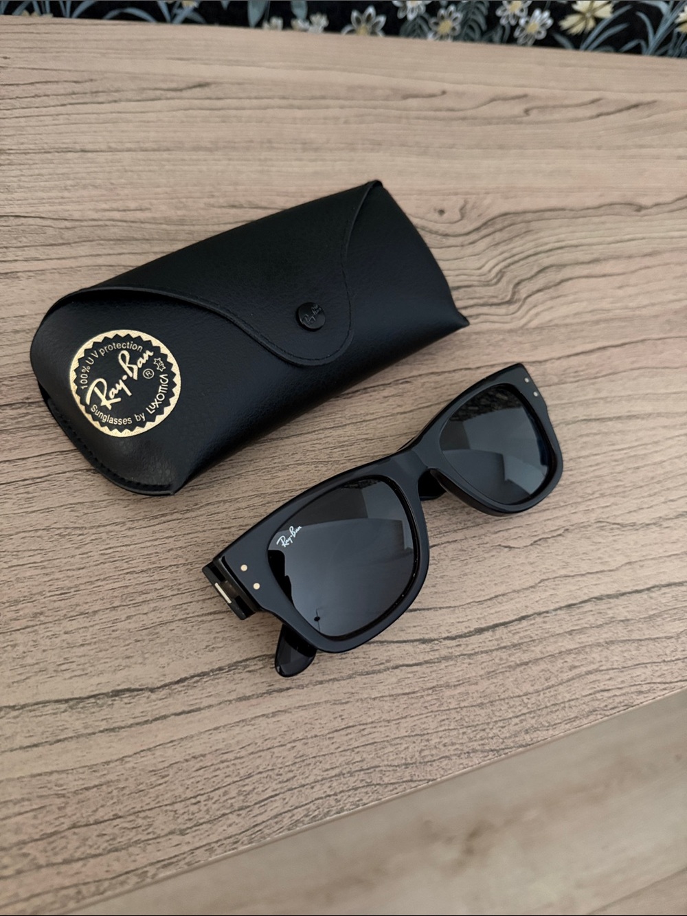 Ray-Ban Black Gloss Wayfarer Sunglasses with Black Case